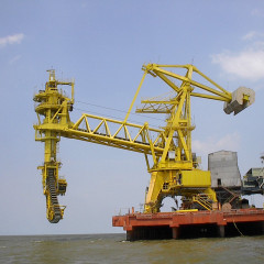 Stackers & reclaimers and quays machineries
